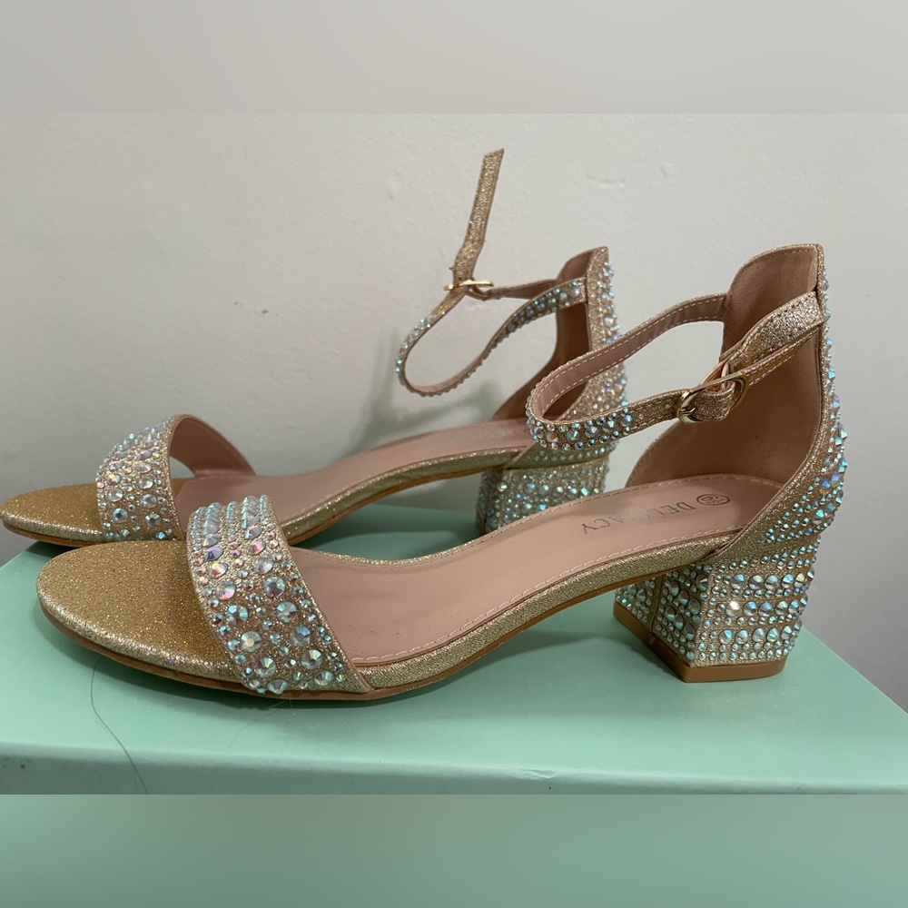 Delicacy sparkly gold 6.5 heels